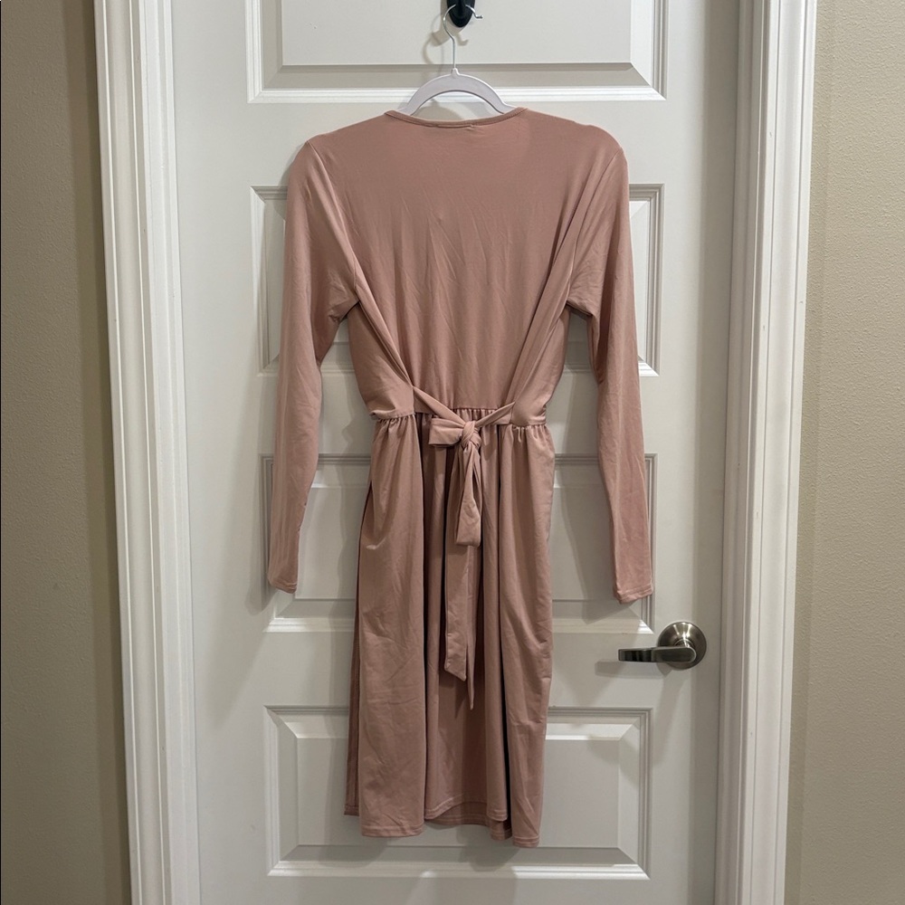 ✨NWT ASOS Maternity Dress✨ - Picture 6 of 6